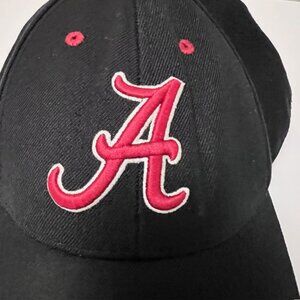 Top of the World Black w/Red Alabama "BAMA" NCAA men's Hat Memory-Fit size 7 1/4